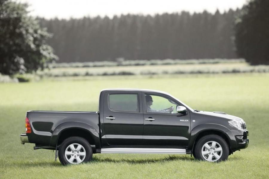 Toyota Hilux 2009 года  (фото 13 из 25)